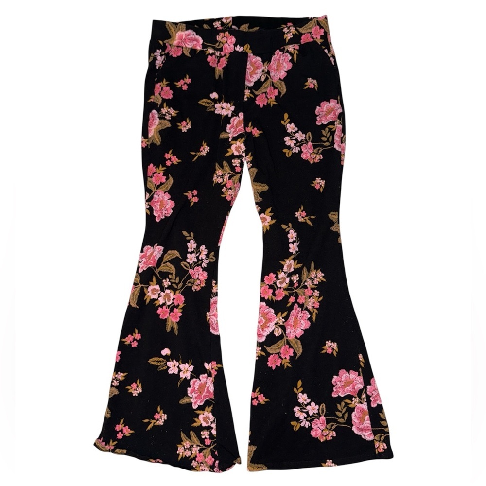Torrid black rose floral print flare pants women’s size 3 (22/24) - Picture 3 of 4